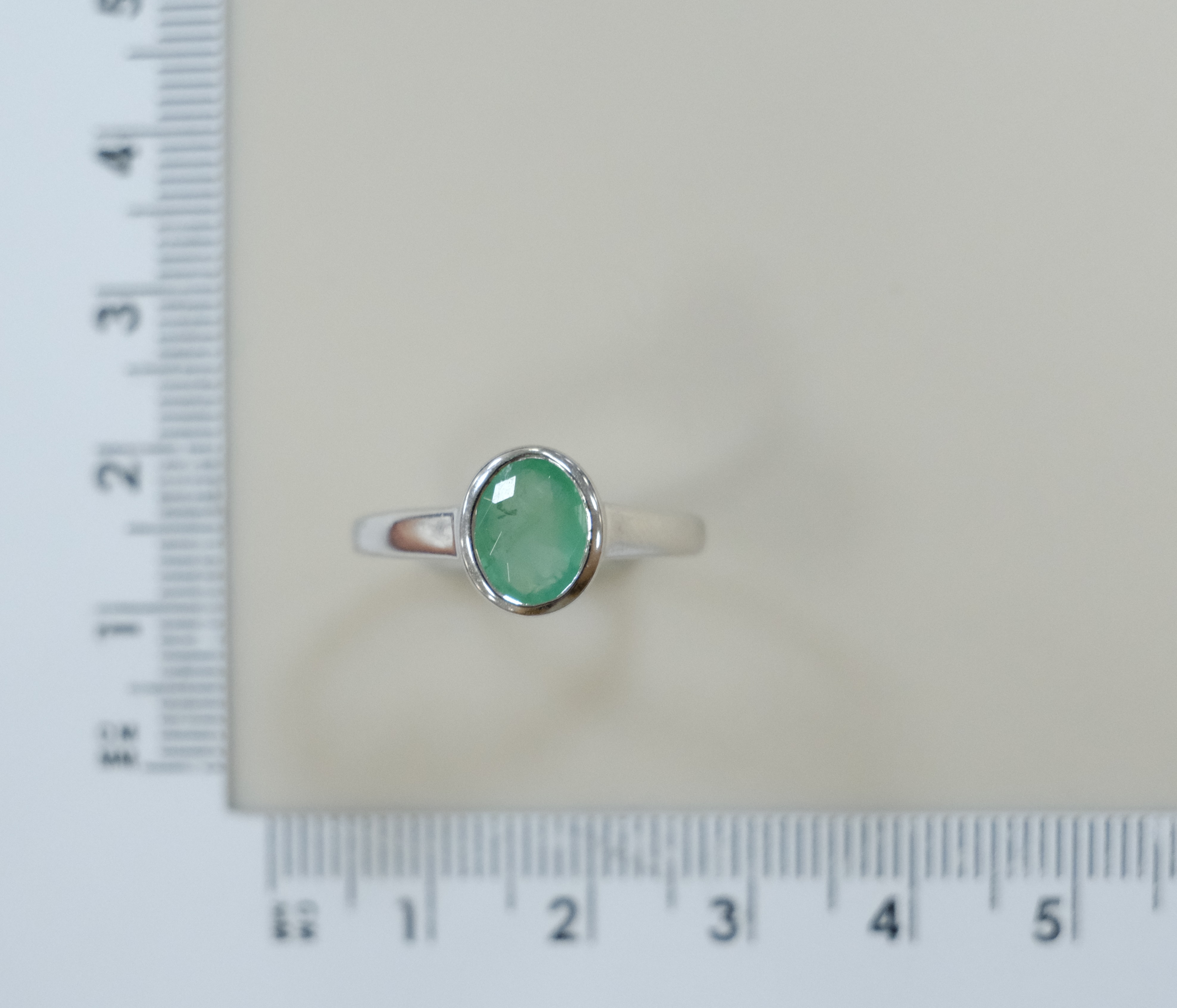 Серебряное кольцо с изумрудом